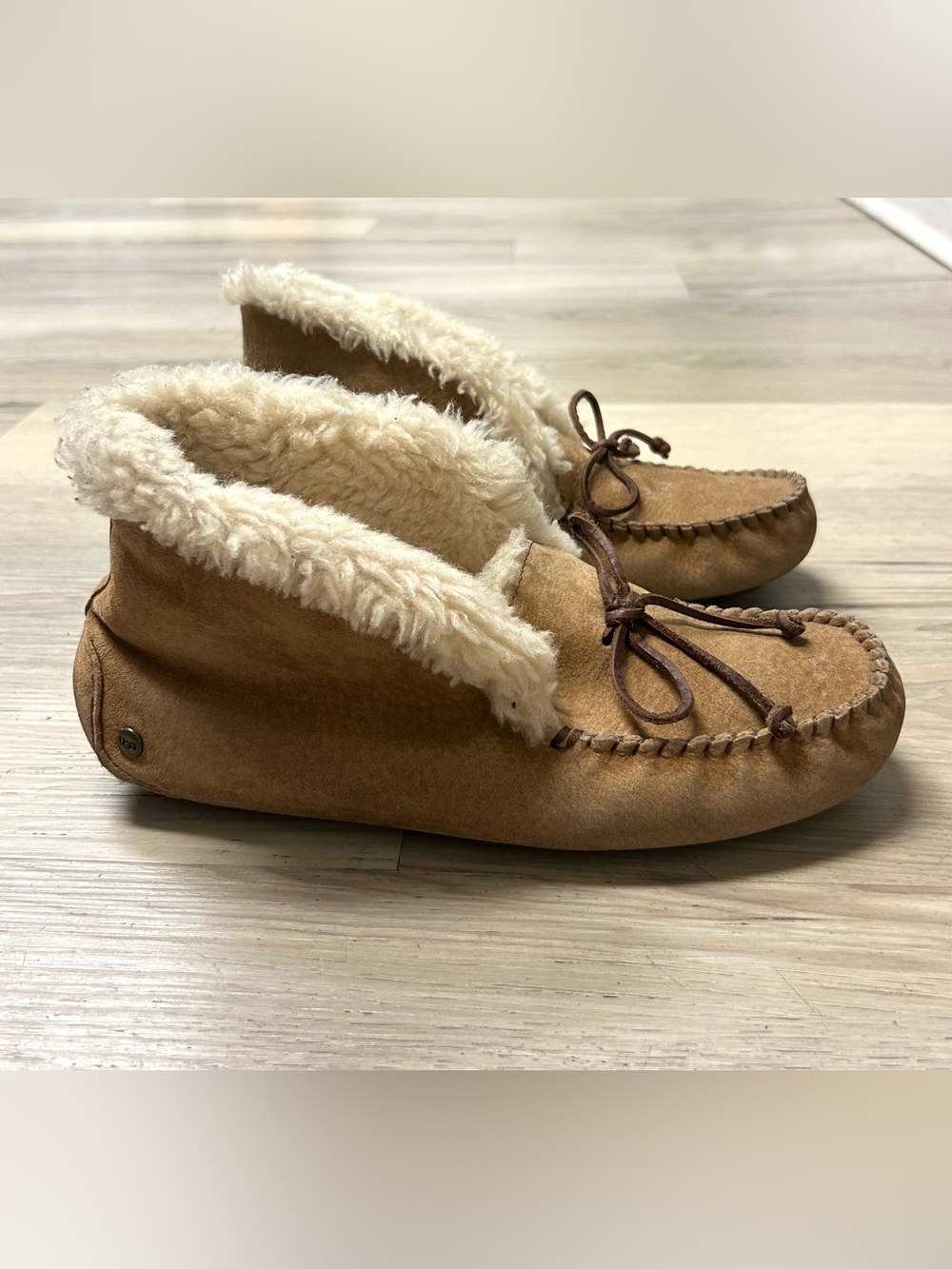 UGG Alena Slippers Sheepskin Moccasin Booties Women’s US 9 EU 40 Chestnut Suede - Picture 2 of 12